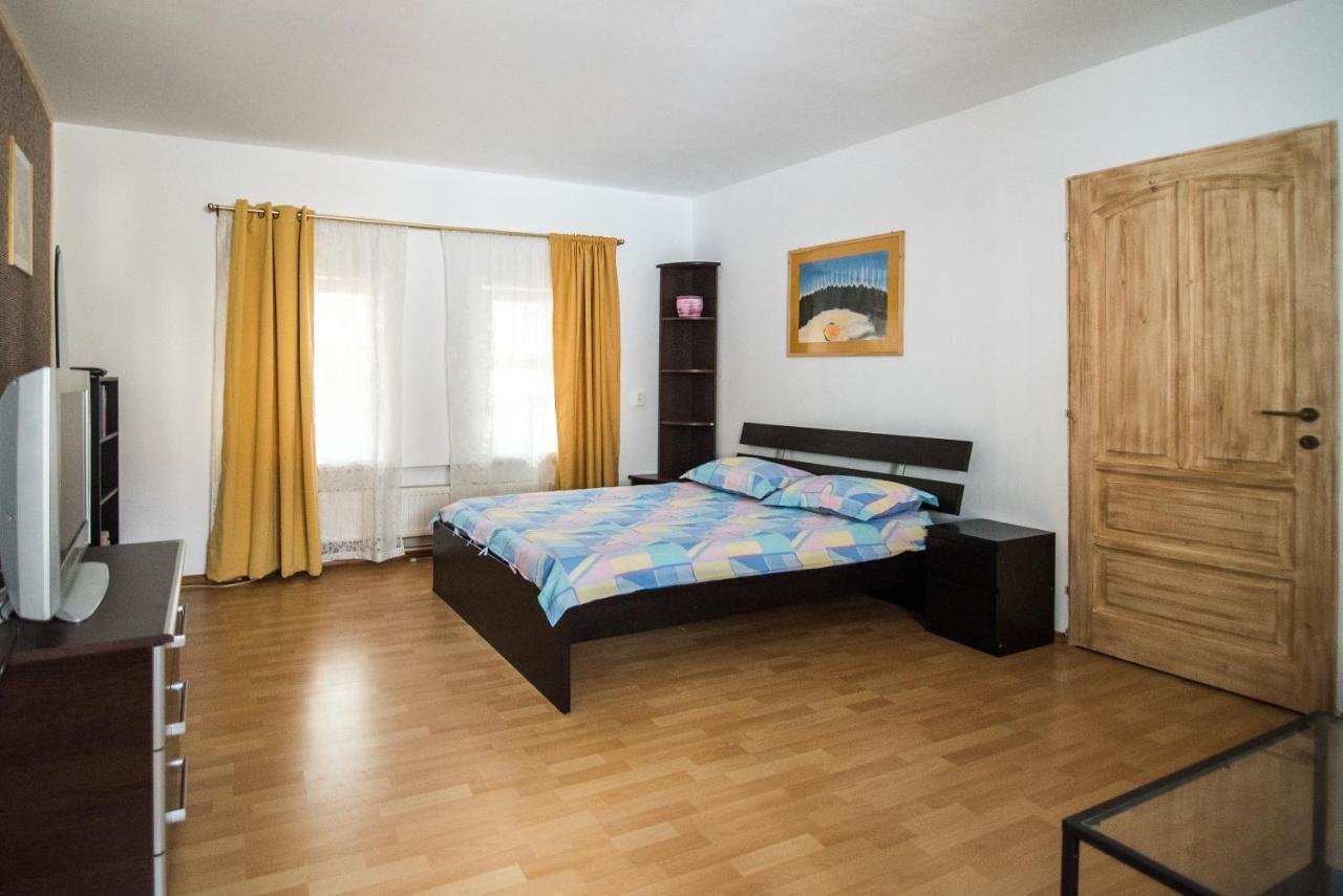 Transylvania Guest House Braşov Esterno foto