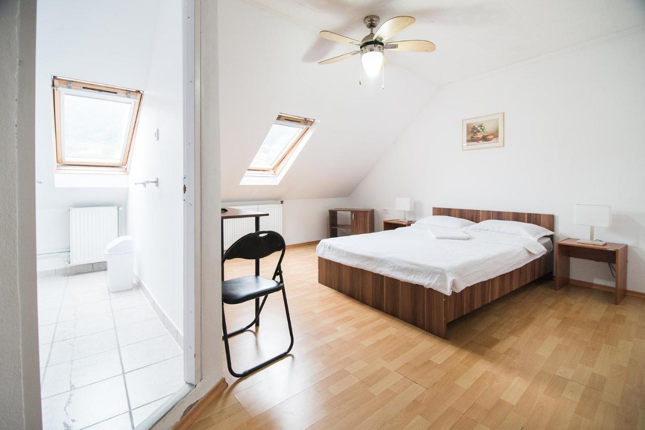 Transylvania Guest House Braşov Esterno foto